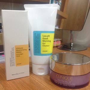 New skin care stuffs to try, Clinique Take The Day Off Cleansing Balm, COSRX low pH Good Morning Gel Cleanser & Ultimate Moisturizing Honey Overnight Mask. I'll be free in the next two weeks so you can expect multiple reviews at the same time. I'm hoping the overnight mask performs better than the Glam Glow ThirstyMud especially the price is 1/7 cheaper
.
.
#skincare #cosrx #expectingtomorrow #clinique #cleansing balm #clozetteid #bblogger #jakarta #indonesia