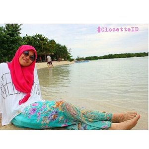 Black. Pink. White. Tosca. They are still okey on the beach. 
#ClozetteID #GoDiscover #HitnRun #ootd #fashion #makeup #selfie #style #hijab #instafashion #indonesia