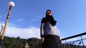 Langit terik kota Padang. Panas banget shaaaay.. 😂😂 #clozetteid #clozettehijab #lisnamudik #ootd #starclozetter #hijabstyle #hijablook #hijabfeature_2016 #hijabinspiration