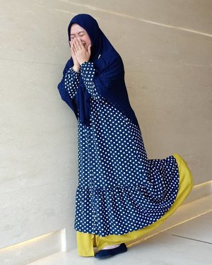 MasyaaAllah, alhamdulillah, this too shall pass. 💪💪 Jangan sampe doyooong, hahaha. 🤣..#Clozetteid #ootdwithema #OOTD #wiwt #HOTD #fashion #hijab #polkadots #socialmediamom #workingmom