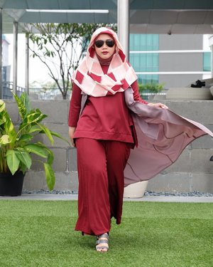 I wear something ever green and never out of date, it's called confidence. 😎 #clozetteid #clozettehijab #starclozetter #hijabootdindo #hotd #wiwt
