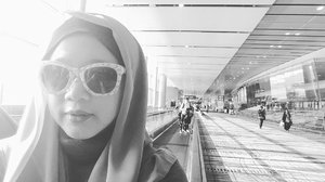 Another trip. #clozetteid #starclozetter #traveling #travelinstyle #travelblogger #starclozetter #hotd #fashionhijab #lifestyleblogger #singaporetrip