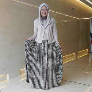 Batiknya beli di Mirota, bajunya jahit design ngarang2 sendiri. #clozetteid #ootd #clozettehijab #starclozetter #hijabootdindo #hijabstyleindonesia #hijabfeature_2016 #hijabfashion2016 #ootdhijabnusantara #hijabstylebyme