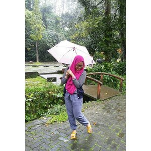 Dancing in the rain. Ela ela ela e e e.. #clozetteid #ootd #clozettehijab #starclozetter #hijabootdindo #hijabstyleindonesia #hijabfeature_2016 #hijabfashion_2016 #ootdhijabnusantara