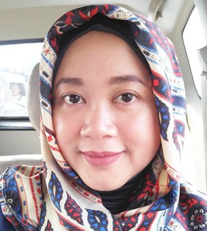 In love with lip cream intense matte @makeoverid 😍 Yang aku pakai no. 4. I'm not a nude color person. But it's pretty, so I couldn't resist to make it mine, hahaha. The review soon on my blog. #clozetteid #clozettehijab #starclozetter #beauty #lipstick #lipcream #nudecolor #nudelipstick #makeoverid #makeup #wiwt