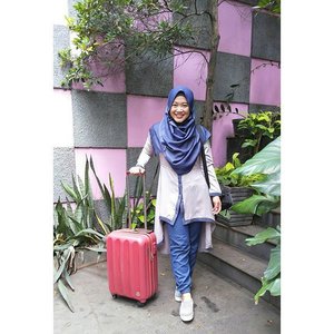 Bandung for weekend. Let's go! 
Hijab and top by @aline_clothingline 
Jogger denim pants by @vaastu.id 
Striped shoes by @amazara.id 
#clozetteid #ootd #clozettehijab #starclozetter #hijabootdindo #hijabstyleindonesia #hijabstylebyme #ootdhijabnusantara