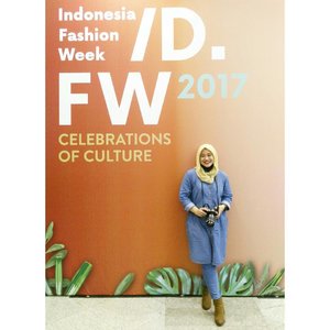 Capturing the moment is something that I have currently explored. There's always room to grow, to improve and to discover. 💕 #clozetteid #ootd #hotd #wiwt #ifw2017 #indonesianfashionweek #denimondenim #boots #ankleboots #hijabootdindo #hijabstyle #hijablook #hijablookbook #diaryhijaber