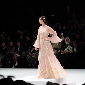 Somebody please buy me this dress designed by Malik Moestaram. It's just WOW. 😍😍😍😍 #ifw2017 #wardahyouniverse #clozetteid #fashionshow #runway #indonesianfashionweek