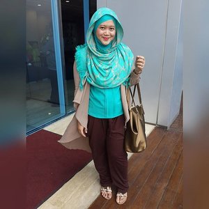 Quick escape with family at Best Western Premier. Happy weekend all. 😘 📷 by hubby @henry.kputra 😙 #clozetteid #ootd #hotd #COTW #printsforthefearless #hijabers #hijabootdindo #hijab #hijabstyle #hijablook #hijabfashion