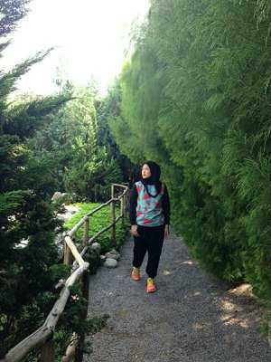 Amongst the green view. #clozetteid #clozettehijab #ootd #hootd #hijabsporty #sportylook #starclozetter