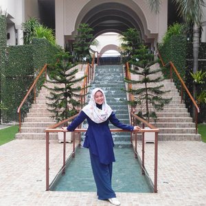 Jatuh cinta sama kota Aceh, kota yang menyenangkan. Dan kalo kamu mau ke Aceh, menginaplah di Hotel Pade. Mereka menyediakan jogging track di sekeliling sawah, di belakang hotel. Jogging sambil memandang Bukit Barisan. Definitely will come back, inshaa Allah. #clozetteid #starclozetter #clozettehijab #ootd #hotd #hotelpade #aceh #serambimekah #hijabootdindo #diaryhijaber #hijabstyle #hijablook #hijaboftheday #workingmom #onduty #travelling #travelblogger