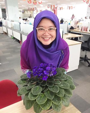 When you're matching with the flower, you should take pic and smile. ðŸ’œ ..#Clozetteid #workingmom #hijab  #hijab #hotd #workingmom #flower