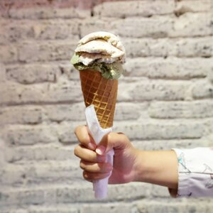 Hope your Monday as sweet as ice cream. 🍦 #clozetteid #foodie #bloggerhoreey #bloggerhoreeyjogjatrip #travelling #lifestyleblogger #lifestyle #icecream #tempogelato #jogjaistimewa #terfujilah #terfujilahlisna #xt1