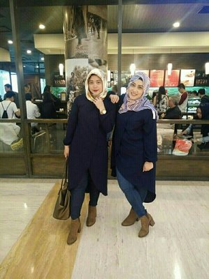 Matchy-matchy outfit with your bestie. Why not?! #clozetteid #clozettehijab #hotd #ankleboots #ootd #starclozetter