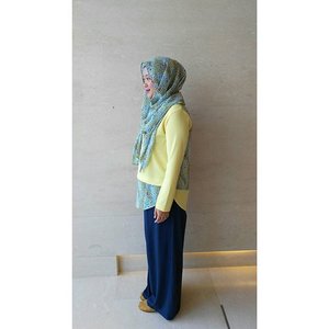 Hi yellow! Top was designed by me. #clozetteid #ootd #hootd #clozettehijab #starclozetter #clozettework #hijab #hijabstyle #hijaber #hijabootdindo #hijabstyleindonesia #dailyhijabindo