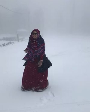 Let it snow. Norak norak dah. 😂😂😂😂😂😂.#clozetteid #snow #letitsnow #uludag #turkey #hijabtraveller #ootd #wiwt