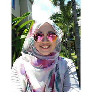 How I love my sunnies. #clozetteid #selfie #clozettehijab #starclozetter #rayban #sunnies #accessories #sunglasses #hijabfashion_2016 #hijabfeature_2016