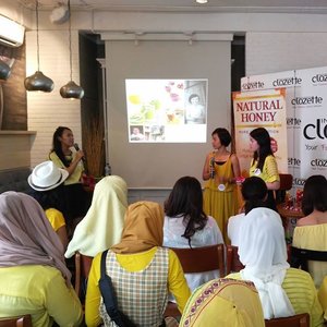 Yellow for today really represents today meetup, sweet and enlightening. I'm having fun at Clozetters Meet Up today because I can meet new clozetter friends and get lots of knowledge about healthy eating and skin. #clozetteid #naturalhoneyxclozettesbba
