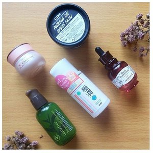 To achieve perfect makeup look, you need to keep your skin moisturized. 
Here is some essential to have #HolidayGlow skin by layerin your skincare starting from the light to the thickest consistency of the product

#cotw #clozetteid #clozette #skincareroutine #skincare #hadalabo #lush #innisfree #skinfood