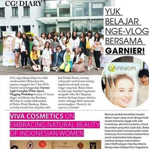 Asek masuk majalah @cosmogirl_ind bareng 19 beauty bloggers lain di acara @garnierindonesia vlogging workshop. Walaupun fotonya seuprit doang 😆😆😆. #garnierretreat #garnier #garnierid #beauty #beautyblogger #bblogger #bbloggers #bloggers #bloggergathering #blogger #bloggerindo #instalike #indonesianbeautyblogger #moment #makeup #makeupjunkie #clozetteambassador #clozetteID #beautyeverywhere #beautyevent