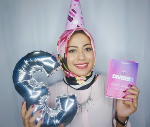 Clozette Indonesia is turning 3 🎉! Happy Birthday @clozetteid
🎊🎁🎂.
-
@tresemmeid, @wardahbeauty, @ionessence @SensodyneIndonesia
-
#ClozetteID #ClozetteDiversi3 #RunwayReadyHair #Ionessence #ColourMeUp #DoveIDN #SensodyneID #clozetteambassador
#blog #beauty #beautyblogger
#skincare #makeupaddict #makeup #hijab