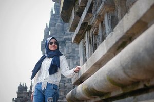 Good morning and happy weekend 🌞🌞. 📷 : @yudapermana_
#clozetteid #clozettedaily #clozetteambassador #femaleblogger #femaledaily #FDbeauty #instalike #exploreyogyakarta #yogyakarta #indonesia #candiprambanan #travelblogger #traveller #hijab #ootdhijab