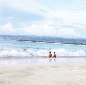 Wait...what wave? 👀
Santolo beach, Garut #PesonaGarut #PesonaIndonesia 
3,5 jam/88 km dari Garut Kota.
#Garut #beach #Santolobeach #pantaiSantolo #WonderfulIndonesia #wave #sea #nature #naturelovers #travel #WorldTravelIG #travelling #traveling #traveler #traveller #trip #clozetteid #clozetteambassador