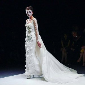The only mask I wear's a mask that said I didn't miss you, didn't need you, that I didn't love you😶
By Farah Seto on Arbineri Ang a telier et createur de mode 'Fashion, music & movie'
#JFW2016
#jakartafashionweek #fashionweek #fashiondesigner #bridal #luxury #fashion #gown #fashionista #runway #catwalk #femalemodel #Indonesia #white #lifestyle #fashiondiaries #clozetteambassador #clozetteID @clozetteid