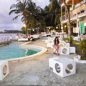 Holiday! 🙌🌴🌺
#Kuta #Bali #holiday #vacation #bestvacations #discovery #hotel #ocean27 #lifestyle #swimmingpool #restaurant #interior #interiordesign #instagood #ootdindo #ootdmagazine #ootd #floraldress #clozetteambassador #clozetteID @clozetteid
