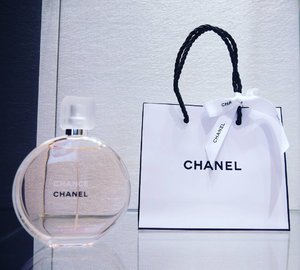 CHANEL won't lie~I love love love my #CHANEL 😍💕💕#parfume #lux #luxury #brand #fashion #beauty #lifestyle #love #fragrance #woman #clozetteid #clozettebassador