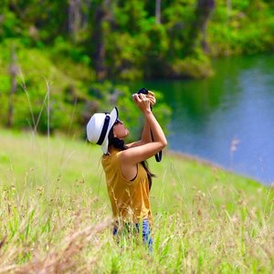 📷Candid! 😁😁
@ Emfotte Lake, the Lake with 💓shape. Some call it 'Telaga Hati' (Heart Lake) 😊
Love the savanna 😍
Pic by mas Him. Thank You 😊 #Papua #wonderfulIndonesia 
#PesonaSentani
#traveling #travel #travelling #festivaldanausentani #festivaldanausentani2015 #Indonesia #Sentani #Jayapura #savanna #TelagaCinta #telagahati #Emfotte #smile #girls #wings #ootd #tshirt #tourism #clozetteambassador #clozetteID @clozetteid #liveinlevis #jeans