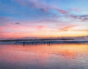 When the sky's flirting in love with the beach.. 😊
Then the sunset and the twilight became one 😍
This is rare colour on this beach.
#beach #twilight #senja #nature #naturelovers #Bali #Sky #skyporn #sunset #travel #traveling #traveller #traveler #pesonaIndonesia #WonderfulIndonesia #Kutabeach #Indonesia #beautiful #lifestyle #clozetteid #photooftheday #pictureoftheday