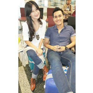 Already here @ Singapore \o/
with Arifin Putra #nextisnow #GalaxyS6 #GalaxyS6Edge #gadget #ootd #jeans #whiteshirt #boots #Changi #airport #Singapore #samsung #trip #clozetteid @clozetteid