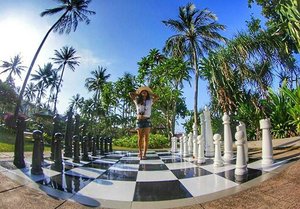 Don't be a pawn ♙ in somebody's game 😉
#pawn #chess #Lombok #Indonesia
#WonderfulIndonesia #pesonaIndonesia #skyporn #trees #coconuttree #monochrome #outdoor #ootd #ootdindo #ootdshare #shortjeans #hat #whiteshirt #tshirt #fashion #lifestyle #travel #travelinstyle #traveller #traveling #holiday #clozetteambassador #clozetteID @clozetteid