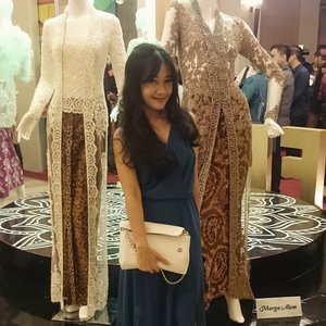 From the opening, fashion week of Jakarta Fashion & Food Festival 2015 😊👠👗👰
#ootd #ootdindo #ootdmagazine #blue #gown #white #bag #kebaya #fashion #fashionista #fashionweek #fashionshow #JFFF2015 #Gading #Jakarta #Indonesia #lookbookIndonesia #beritafashion #formaldaily #clozetteambassador #clozetteID @clozetteid #lifestyle