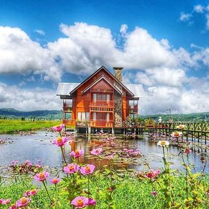 #BestofIndonesia
I traveled in order to come home 🏡😊
Home is where the heart is.🏡
Cute home, beautiful home 😍😍
#home #house #beautiful #wood #Manado #minahasa #Indonesia #wonderfulIndonesia #pesonaIndonesia #tondano #lake #skyporn #grass #flower #travel #traveller #designinterior #architecture #cloud #traveling #instagood #photography #photooftheday #nature #naturelovers #clozetteid #clozetteambassador