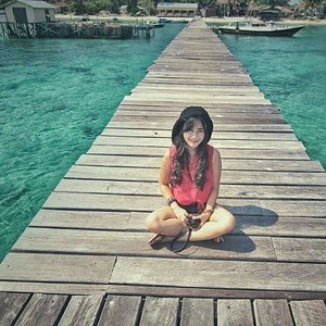 Sit there, relax 🙏
#Borneo #Derawan #derawanisland #Merdekaliburan #Indonesia #WonderfulIndonesia #PesonaIndonesia #speedboat #boat #dock #beautiful #beach #sea #Clearwater #ootd #ootdindo #red #vacation #bestvacations #holiday #traveling #travel #traveler #lifestyle #clozetteambassador #clozetteID @ClozetteID