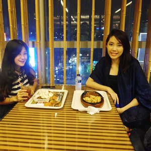 Besties 😘😘#dinner #besties #girls #eat #Grandindonesia #bestfriend #clozetteID #clozetteambassadors @clozetteid #meetup #faceoftheday #smile