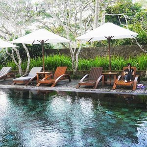 Relaxing 💆🙆
#swimmingpool #ootd #healthy #hotel #resort #MayaUbud #Ubud #Bali #lifestyle #fashion #clozetteambassador #clozetteid #traveling #traveler #travel #vacation #bestvacations #Indonesia #wonderfulindonesia
