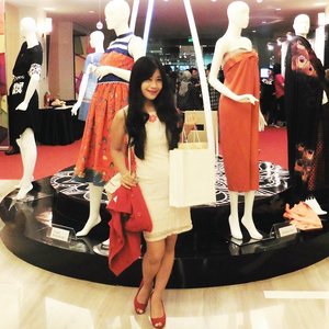 Attending the fashion week of Jakarta Fashion & Food Festival 2015 😊👠👗👰
#ootd #ootdindo #ootdmagazine #whitedress #redcoat #bag #fashion #fashionista #fashionweek #fashionshow #JFFF2015 #Gading #Jakarta #Indonesia #lookbookIndonesia #beritafashion #formaldaily #clozetteambassador #clozetteID @clozetteid #lifestyle