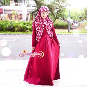 🍒 ماشاءالله، تبارك الله 🍒Got this dress + hijab set from @zhafirahijabindonesia @zhafirahijabindonesia @zhafirahijabindonesia ❤️🌹 I love how the red color of the dress looked so royal ☺️👑 .🌹The fabric is Korean Spandex which is so comfy & cool, and flows nicely on my body.🌹The hijab is actually veeeery long that the back of it reached my thigh, so I folded it a bit to make layers on my head..Thank you so much @zhafirahijabindonesia ☺️❤️