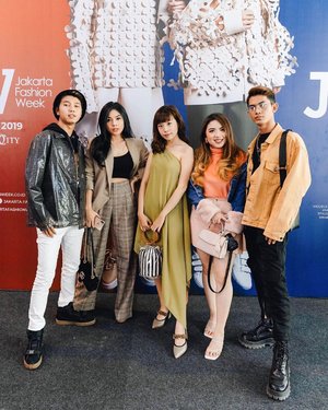 #JFW2020 Day 1 taken by @sweet.escape which is the official photographer of @jfwofficial this year ❤️ Have been channeling my feminine side for two days straight !! Wondering what to wear tomorrow 🤔 .
.
.
.
.
#ootd #jfw #jakartafashionweek #fashionweek #fashionpeople #whatiwore #joy #smile #happy #style #steviewears #clozetteid #sweetescape #jakarta