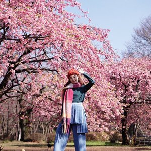 My very first #Sakura experience 🌸🌸🌸 I’ve always wanted to see them irl feeling so blessed to be able to see them before my flight home. it’s such an amazing experience to experience the first early spring bloom ! Btw for those asking about my pants from @sissaechic its currently sold out on @zaloraid that’s why you can’t no longer find it on the web.
.
.
. .
.
#style #steviewears #japan #tokyo #exploretocreate #clozetteid #ootd