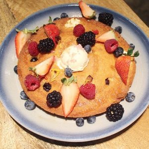 Berry hotcake 🍓anyone want some?...#stevieculinaryjournal #yummy #dessert #sweettooth #stylehaul #clozette #lykeambassador