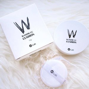 [MINI REVIEW👑] : Cushion products have been my favorite these past years because I find it very convenient to use and I can easily get my face makeup done without hassle. This is another Cushion product, I received from @charis_official its the @w.lab W-Snow CC Cushion. They offer three different shades but this one I got is the shade no.23. I know this shade is kind of dark for my skintone its because previously I got a cushion product in the shade no.21 and end up looking too pale on my skin so this time I opt for the natural shade no.23😅 however same case it's kind of dark for my skin tone but no it won't stop me from using it. I used it as soft contour to give a little definition to my face. But once applying it on my skin even though its kind of dark but once it set in, it blend in well and doesn't look like the colour isn't a match to my skin tone maybe its because this is a cc (colour correcting) product. The coverage is pretty good too and it felt cold when applied to my skin (I guess it has a cooling effect in this cushion) making my skin feels refreshed. 💛 Well if you have a fair skintone as mine, I suggest you to the shade no.21 but this shade no.23 isn't a bad option too for those who want a natural finish. At first I was shocked to see how dark it is, but after using it I've grown fond of it. . ...Get yours from <hicharis.net/steviiewong> 💕 #charis #charisceleb #wlab .......... #styleblogger #vscocam #beauty #clozetteid #ulzzang  #beautyblogger #fashionpeople #fblogger #blogger #패션모델 #블로거 #스트리트스타일 #스트리트패션 #스트릿패션 #스트릿룩 #스트릿스타일 #패션블로거 #bestoftoday #style #makeupjunkie #l4l #makeup #bblogger #korea