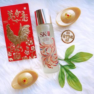 Wishing everyone a fabulous Year of Rooster 恭喜发财 新年快樂 🐥💰💛. Still can't get enough of this limited edition SKII FTE Suminagashi Phoenix bottle. .
.
.
.
Have you seen my latest blog post? If you haven't kindly click on direct link on my bio 🔝 newest post about today's grand opening event of @someday.indo is up and live on my blog, fresh from the oven!! .
.
.
.
.
.
.
.
.
.
. 
#styleblogger #vscocam #beauty #flatlay #whiteaddict #ulzzang  #beautyblogger #fashionpeople #fblogger #blogger #패션모델 #블로거 #스트리트스타일 #스트리트패션 #스트릿패션 #스트릿룩 #스트릿스타일 #패션블로거 #bestoftoday #style #l4l #skincare #makeup #bblogger #skii #clozetteid
