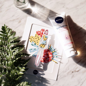 Yesterday attending the NIVEA Radiant & Smooth gathering with @fimeladotcom !  We got to try out the new body serum from NIVEA that moisturizes and protects our skin at once with its 3x active ingredients, 50x Vitamin C and double UV protection which will definitely enhance our skin to feel and look good. This new body serum from @NIVEA_id nourishes deep into our skin and has a very soothing scent. A well hydrated, moistured and brighter skin will of definitely make our look more appealing and radiant!! So happy today I get to make another paper doll again with @dindaps 💕 this paper doll making is getting addicting ! Want to find out more about all the fun we had at the event as well as this new NIVEA Radiant & Smooth body serum? Make sure you keep an eye on my blog cause they’ll soon be up on steviiewong.com ❤ #ILOVEMYBODY #NIVEAxME #FIMELAHOODxNIVEA #FIMELADOTCOM