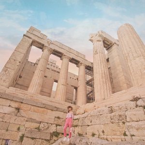 “Travel is never a matter of money but of courage.” 🌍 - Paulo Coelho...Lensed by @fahmiadimara .....#tampilcantik #style #whatiwore #ootd #greece #athens #sonyforher #clozetteid #travel #pink #zalorastyleedit #beauty #trypomelo