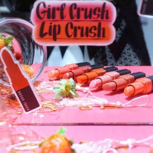 Today at the launching of Crushed lip colour by @bobbibrownid ❤️ 6 beautiful shades are now available at the counters 😍 go to the nearest Bobbi counters and check out your favorite shade... my personal fav is Watermelon 🍉 .
.
.
.
#BBGirlCrush
#Bobbibrownid #shotbystevie #makeup #lipstick