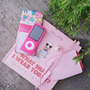 Pink ensemble 💕 finally got my wireless @sudiosweden VASA Blå Earphones 😘😘 Good news just for you my dearest friends ( read: readers & followers) you can use code "steviiewong" for additional 15% discount + 20% tax discount on your purchase and get free shipping Indonesia 🇮🇩 isn't this pink one cute? #sudio #sudiosweden #sudiomoments ..-Will review it soon on steviiewong.com🤗 🎵.............. #styleblogger #vscocam #beauty #earphone  #fashionpeople #fblogger #blogger #패션모델 #블로거 #스트리트스타일 #스트리트패션 #스트릿패션 #스트릿룩 #스트릿스타일 #패션블로거 #bestoftoday #style #l4l #ggrep #flatlay #livefolk#clozetteid #earphone #endorsement #influencers #lifestyle #music #pink